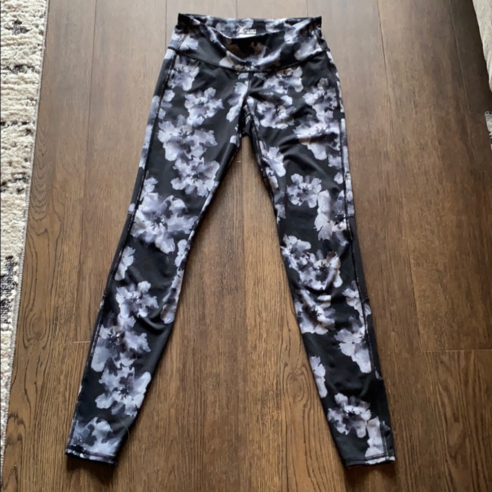OLD NAVY - black floral leggings